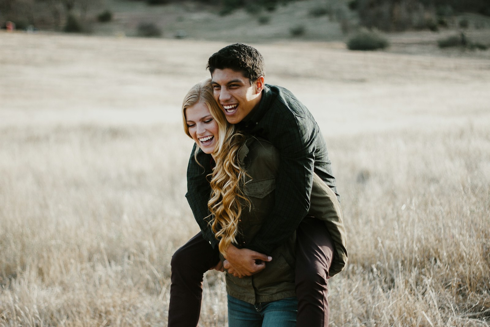 Fotografía de pareja enamorados felices